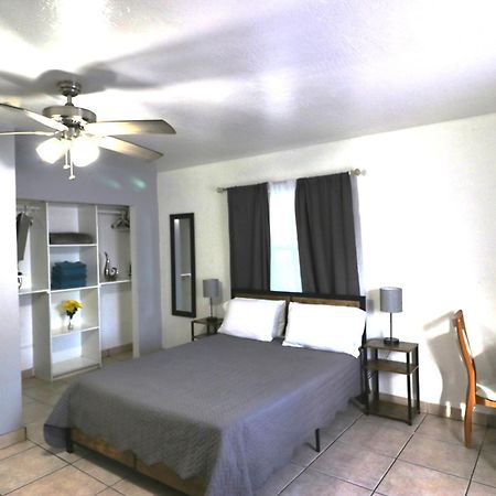 Hallandale Beach Motel With Free Parking And Full Kitchen ! No Extra Fees! Accepting Cash! Eksteriør billede