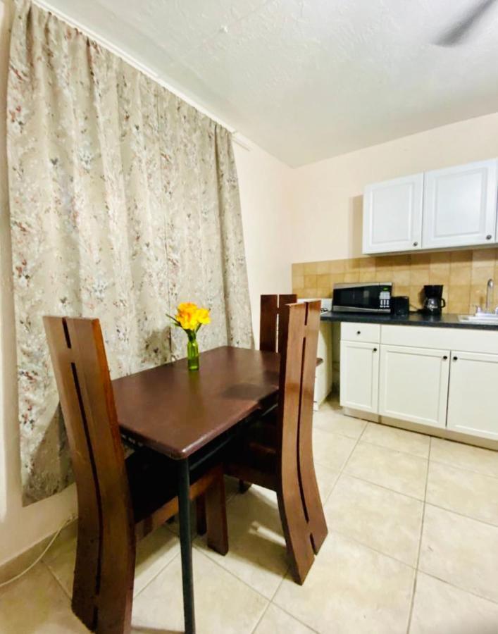 Hallandale Beach Motel With Free Parking And Full Kitchen ! No Extra Fees! Accepting Cash! Eksteriør billede