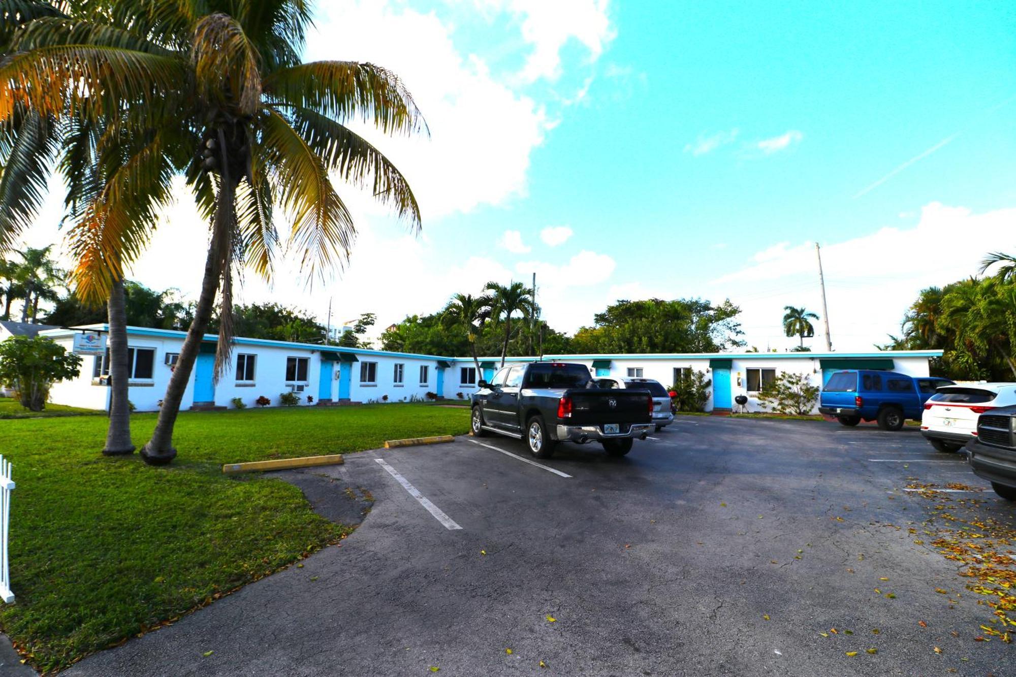 Hallandale Beach Motel With Free Parking And Full Kitchen ! No Extra Fees! Accepting Cash! Eksteriør billede